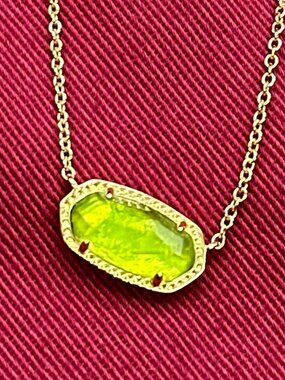 Kendra Scott “Elisa” Gold-Tone Necklace Peridot Illusion Bright Green Crystal